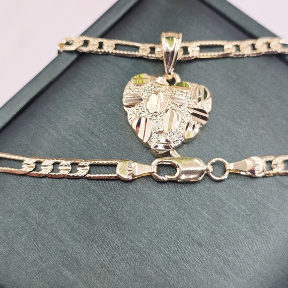 Yellow Gold Filled Nugget Heart Pendant- 18' Plated Diamond Cut Figaro - Picture 4 of 4